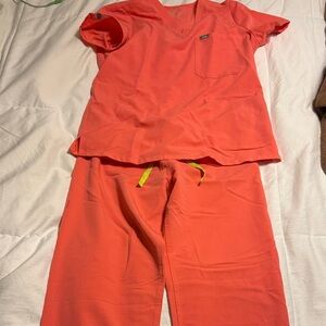 Figs Coral Scrub Set